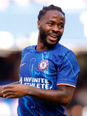 Raheem Sterling một mình đối đầu băng trộm đeo mặt nạ để bảo vệ con nhỏ