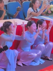 Phía sau một tiết mục văn nghệ thành công mỹ mãn