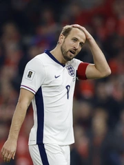 Tottenham bất ngờ ký hợp tác với… phòng khám cấy tóc