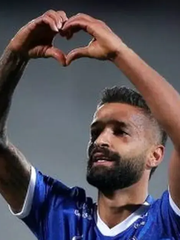 Cầu thủ Iran bị đình chỉ thi đấu vì lộ video... uống rượu