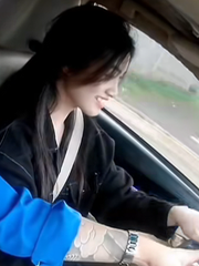 Cô gái nổi cáu vì bị thầy dạy lái xe troll