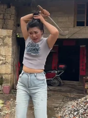 Cô gái bẽ mặt vì 'đồ nghề' phản chủ