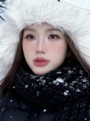 Sao Việt đổ xô 'ngắm tuyết rơi' giữa mùa nóng nhờ AI