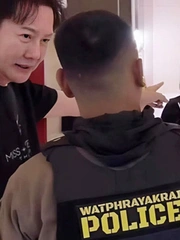 Cảnh sát Thái Lan bất ngờ ập vào cuộc thi Hương Giang đang tranh tài