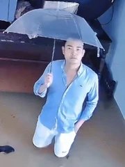 Thanh niên kêu trời vì sáng vừa dọn nhà sạch sẽ, chiều lũ lại về