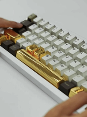 Công ty 'nhà người ta' tặng nhân viên phím bấm 10 chỉ vàng