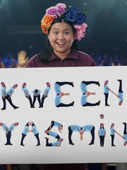 Nheo mắt để coi cô gái Philippines 'uốn dẻo' ra... chữ