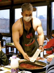 Làn sóng trai đẹp phục vụ bùng nổ tại Trung Quốc