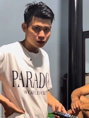 Con trai ngỡ ngàng với tốc độ 'lật mặt' của ba