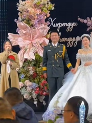 Phì cười với màn phát biểu đám cưới của đứa bạn thân