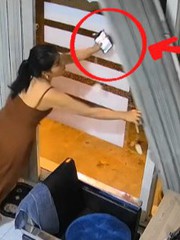 Cô gái làm sập cửa sắt vẫn quyết tâm không buông điện thoại