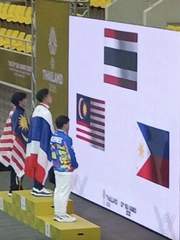 VĐV SEA Games 'úp mặt vào tường' để nhận huy chương