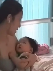 Cười sảng với cách ru ngủ siêu độc lạ của mẹ bỉm sữa