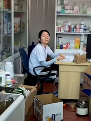 Cười sảng với hành trình của chàng trai tán cô dược sĩ