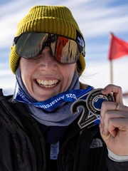 Nữ runner đầu tiên vô địch giải Marathon Nam Cực