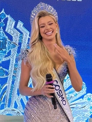 Tân 'Miss Cosmo 2025': Chạm tay vào vương miện, tôi tưởng mình đang mơ