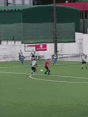 Trọng tài Tây Ban Nha ‘gây bão’ vì cản trở pha bóng rồi rút thẻ đỏ cầu thủ