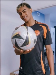 Fan sốt với ‘tour tham quan’ nhà Lamine Yamal trong ngày ra mắt kênh YouTube