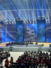 Vì sao show 'Về đây bốn cánh chim trời' hủy phút chót?