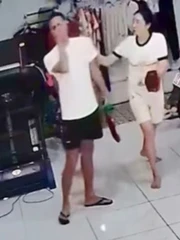 Chồng suýt gãy mũi vì dạy vợ đánh pickleball