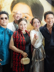 Trấn Thành, Trường Giang vui vẻ mừng Thu Trang ra mắt phim Tết 'Ai Thương ai Mến'