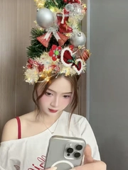 Đu trend buộc tóc cây thông Noel trước thềm Giáng sinh