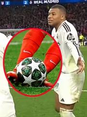 Fan kinh ngạc khi Mbappe 'nhanh mắt' hơn cả VAR