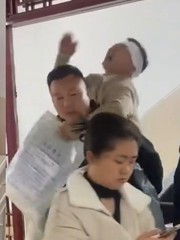 Thanh niên bị chấn thương đầu lần 2 vì bạn cõng bất cẩn