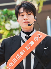 Lee Dong Wook đóng phim tình cảm hài hước trở lại sau 7 năm