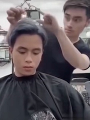 Chàng trai đứng hình với kiểu tóc mới