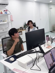 Cô gái suốt ngày trêu chọc sếp Hàn Quốc