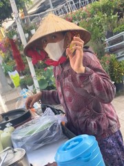 Thanh niên khiến cô bán sữa đậu nành đứng hình