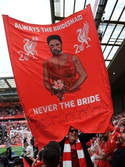 Fan Liverpool ‘troll’ HLV Arteta của Arsenal là phù dâu