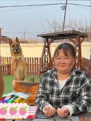 Chú chó mách nước cho cô chủ chơi trò chơi