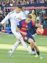 Phòng VAR 'tạ ơn Chúa' khi Barca bị từ chối bàn thắng