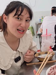 'Theo chân' YouTuber Việt sang Trung Quốc truy tìm lòng se điếu