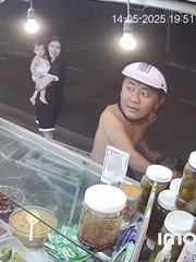 Anh khách lầy lội thử lòng cô chủ bán chè