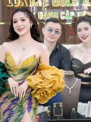 Ngân Collagen bị các 'thánh soi' bóc phốt sống 'phông bạt' xài hột xoàn fake