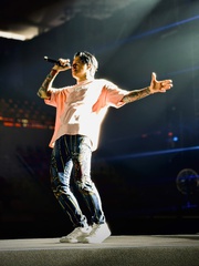 Tuấn Hưng được ba 'fan nhí' tiếp lửa ở hậu trường tổng duyệt live show