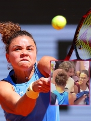 Jasmine Paolini ‘trừng phạt’ cổ động viên giành giật tặng phẩm ở Roland Garros
