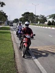 Ảnh vui 25-6: Gờ giảm tốc được tạo ra để...