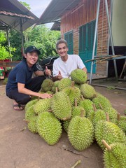 Mặc Văn Khoa ghé vườn thăm hỏi sức khỏe Hoài Linh