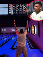 Kylian Mbappe thư giãn với bowling giữa 'bão' FIFA Club World Cup