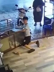 'Khối nghỉ hè' trượt chổi làm đổ tủ bánh