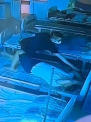 Vào bệnh viện trộm điện thoại bị phát hiện thì bảo em đùa