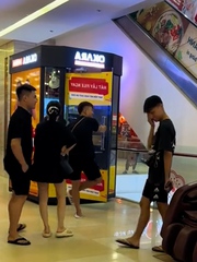 Cười sảng với thanh niên bị nhóm bạn thân troll