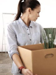 Bị đuổi việc vì... hôi nách
