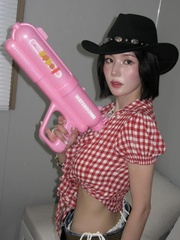 Kwon Eun Bi đổi đời nhờ danh xưng 'nữ thần Waterbomb'