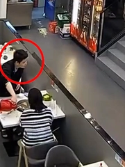 Cô gái giận dỗi bỏ đi vì bạn trai 'hóa đá' khi thấy người đẹp