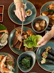 Bị chủ quán buffet mắng 'ăn lắm thế', khách trả tiền gấp đôi rồi bóc phốt lên mạng